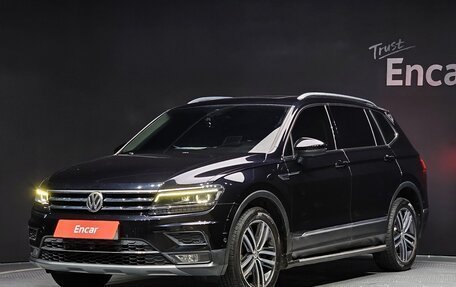 Volkswagen Tiguan II, 2018 год, 2 462 000 рублей, 1 фотография