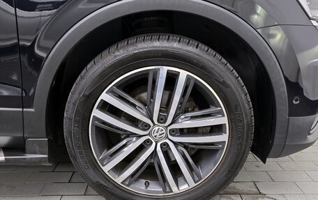 Volkswagen Tiguan II, 2018 год, 2 462 000 рублей, 5 фотография