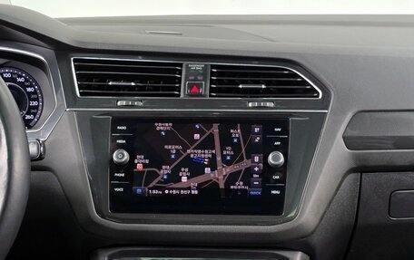 Volkswagen Tiguan II, 2018 год, 2 462 000 рублей, 14 фотография