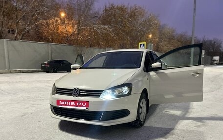 Volkswagen Polo VI (EU Market), 2013 год, 690 000 рублей, 2 фотография