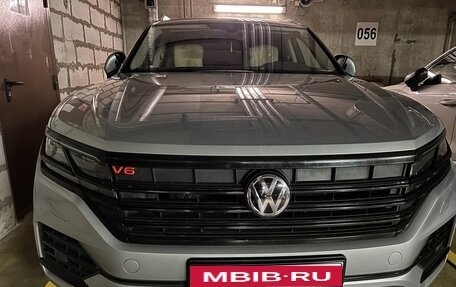 Volkswagen Touareg III, 2018 год, 5 600 000 рублей, 1 фотография