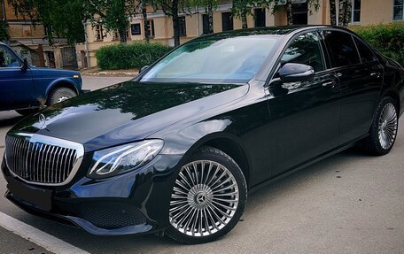 Mercedes-Benz E-Класс, 2019 год, 3 300 000 рублей, 1 фотография