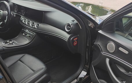 Mercedes-Benz E-Класс, 2019 год, 3 300 000 рублей, 7 фотография