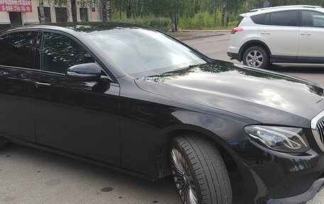 Mercedes-Benz E-Класс, 2019 год, 3 300 000 рублей, 4 фотография