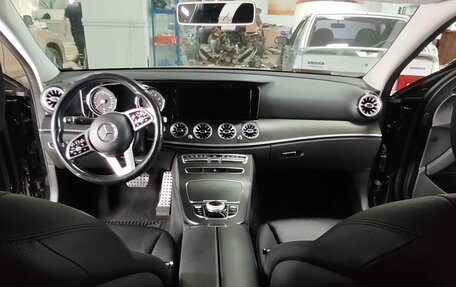 Mercedes-Benz E-Класс, 2019 год, 3 300 000 рублей, 10 фотография