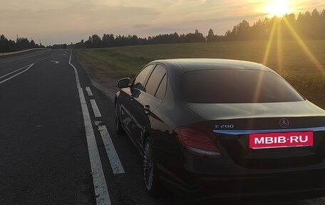 Mercedes-Benz E-Класс, 2019 год, 3 300 000 рублей, 9 фотография