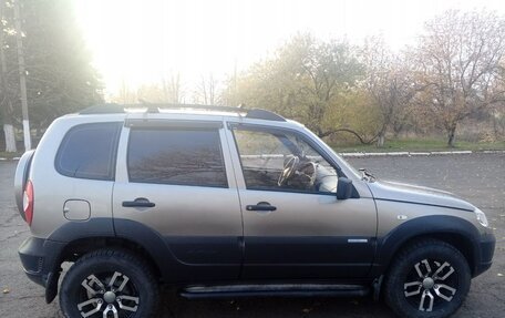 Chevrolet Niva I рестайлинг, 2011 год, 475 000 рублей, 3 фотография