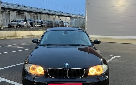 BMW 1 серия, 2008 год, 900 000 рублей, 3 фотография