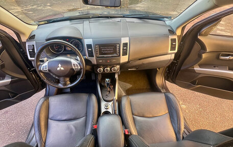 Mitsubishi Outlander III рестайлинг 3, 2011 год, 1 200 000 рублей, 12 фотография