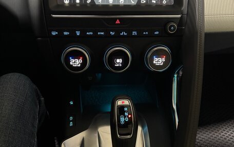 Jaguar E-Pace, 2019 год, 3 200 000 рублей, 12 фотография