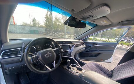 Toyota Camry, 2018 год, 2 200 000 рублей, 7 фотография