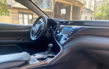 Toyota Camry, 2018 год, 2 200 000 рублей, 9 фотография