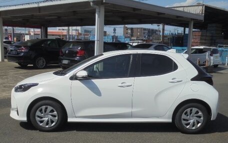 Toyota Yaris, 2021 год, 900 000 рублей, 2 фотография