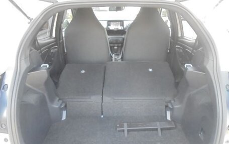 Toyota Yaris, 2021 год, 900 000 рублей, 6 фотография