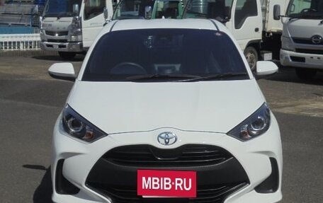 Toyota Yaris, 2021 год, 900 000 рублей, 3 фотография
