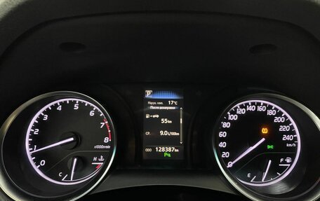 Toyota Camry, 2019 год, 2 110 000 рублей, 13 фотография