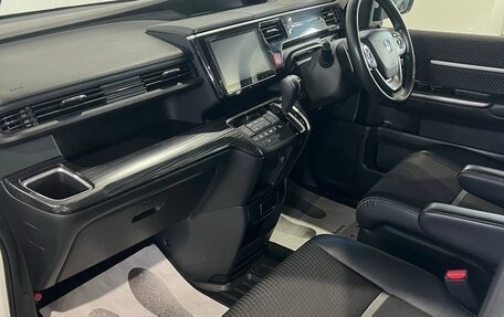 Honda Stepwgn IV, 2016 год, 1 897 000 рублей, 22 фотография