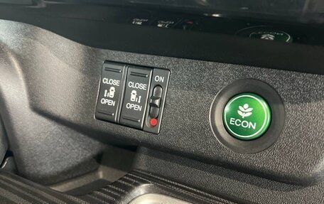 Honda Stepwgn IV, 2016 год, 1 897 000 рублей, 23 фотография