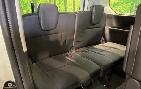 Nissan Serena, 2022 год, 2 200 000 рублей, 9 фотография