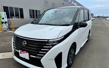Nissan Serena, 2022 год, 2 200 000 рублей, 2 фотография
