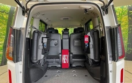 Nissan Serena, 2022 год, 2 200 000 рублей, 13 фотография