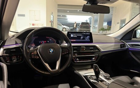 BMW 5 серия, 2019 год, 2 400 000 рублей, 17 фотография