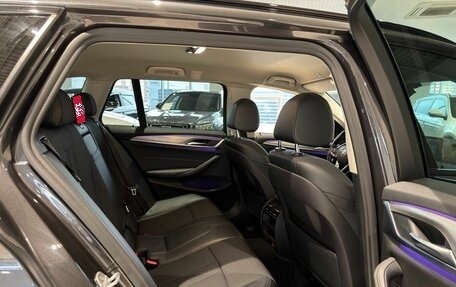 BMW 5 серия, 2019 год, 2 400 000 рублей, 24 фотография