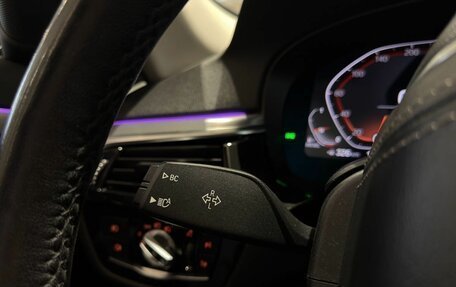 BMW 5 серия, 2019 год, 2 400 000 рублей, 31 фотография