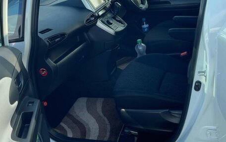 Toyota Wish II, 2011 год, 1 430 000 рублей, 8 фотография