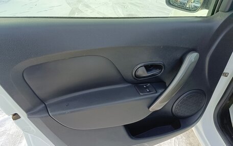 Renault Logan II, 2018 год, 814 995 рублей, 10 фотография