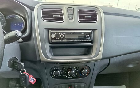 Renault Logan II, 2018 год, 814 995 рублей, 18 фотография