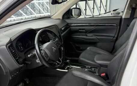 Mitsubishi Outlander III рестайлинг 3, 2018 год, 2 900 000 рублей, 9 фотография