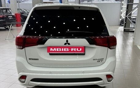 Mitsubishi Outlander III рестайлинг 3, 2018 год, 2 900 000 рублей, 2 фотография