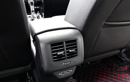 Volkswagen T-Roc I, 2025 год, 2 690 000 рублей, 16 фотография