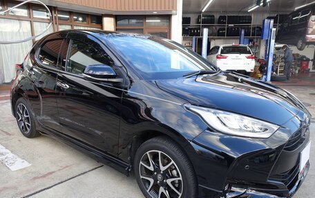 Toyota Yaris, 2022 год, 980 000 рублей, 2 фотография