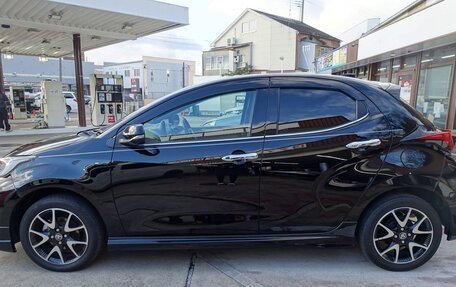 Toyota Yaris, 2022 год, 980 000 рублей, 4 фотография