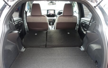Toyota Yaris, 2022 год, 980 000 рублей, 16 фотография
