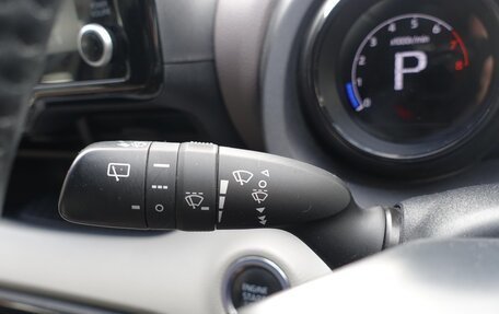 Toyota Yaris, 2022 год, 980 000 рублей, 27 фотография