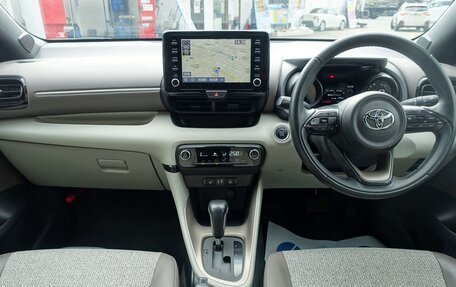 Toyota Yaris, 2022 год, 980 000 рублей, 30 фотография