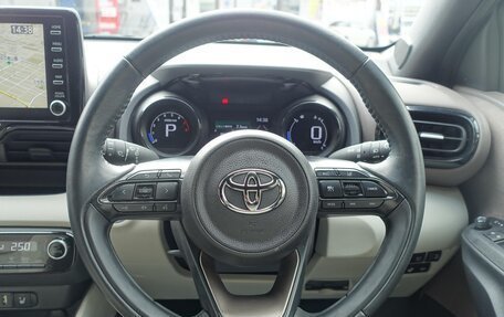 Toyota Yaris, 2022 год, 980 000 рублей, 29 фотография