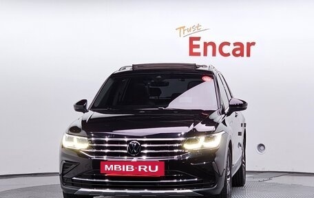 Volkswagen Tiguan II, 2022 год, 2 950 000 рублей, 2 фотография