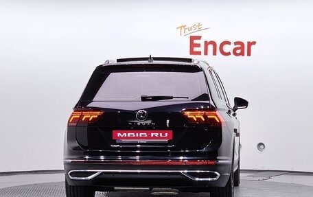 Volkswagen Tiguan II, 2022 год, 2 950 000 рублей, 4 фотография