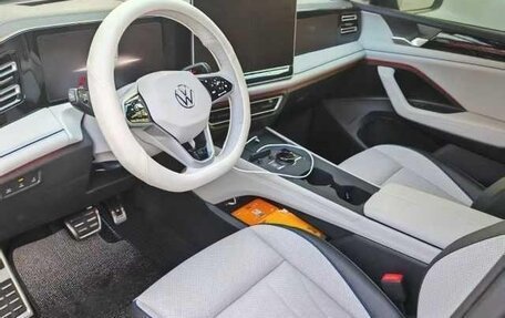 Volkswagen Tiguan, 2025 год, 4 400 000 рублей, 3 фотография