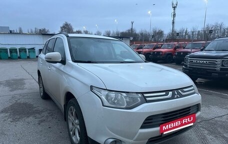 Mitsubishi Outlander III рестайлинг 3, 2013 год, 1 224 000 рублей, 2 фотография