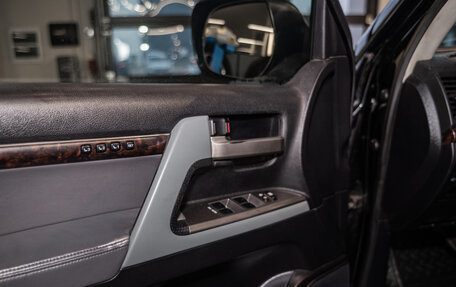 Toyota Land Cruiser 200, 2009 год, 2 600 000 рублей, 18 фотография