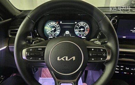 KIA K5, 2022 год, 2 300 000 рублей, 6 фотография