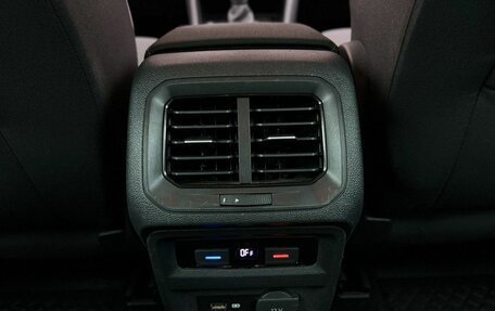 Volkswagen Tiguan II, 2020 год, 3 099 900 рублей, 25 фотография