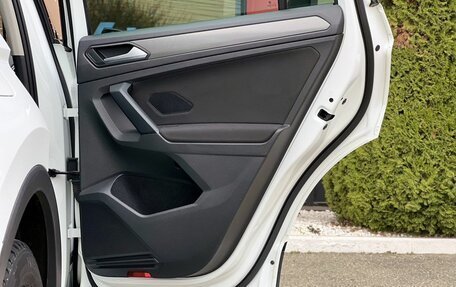 Volkswagen Tiguan II, 2020 год, 3 099 900 рублей, 37 фотография