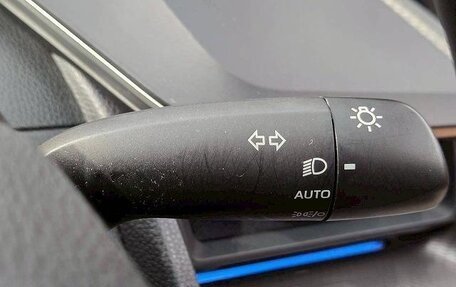 Toyota Prius IV XW50, 2022 год, 2 247 792 рублей, 14 фотография