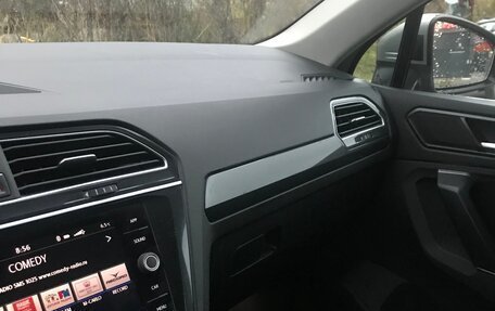 Volkswagen Tiguan II, 2018 год, 2 600 000 рублей, 3 фотография